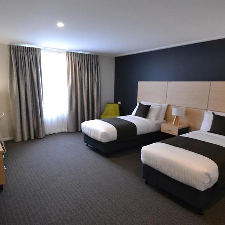 גולבורן The Astor Suites מראה חיצוני תמונה