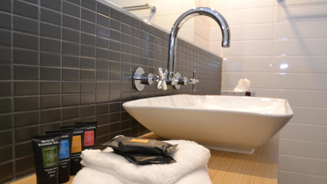 גולבורן The Astor Suites מראה חיצוני תמונה