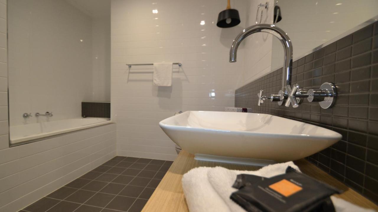 גולבורן The Astor Suites מראה חיצוני תמונה