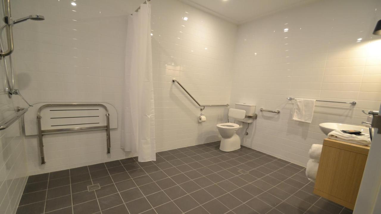 גולבורן The Astor Suites מראה חיצוני תמונה
